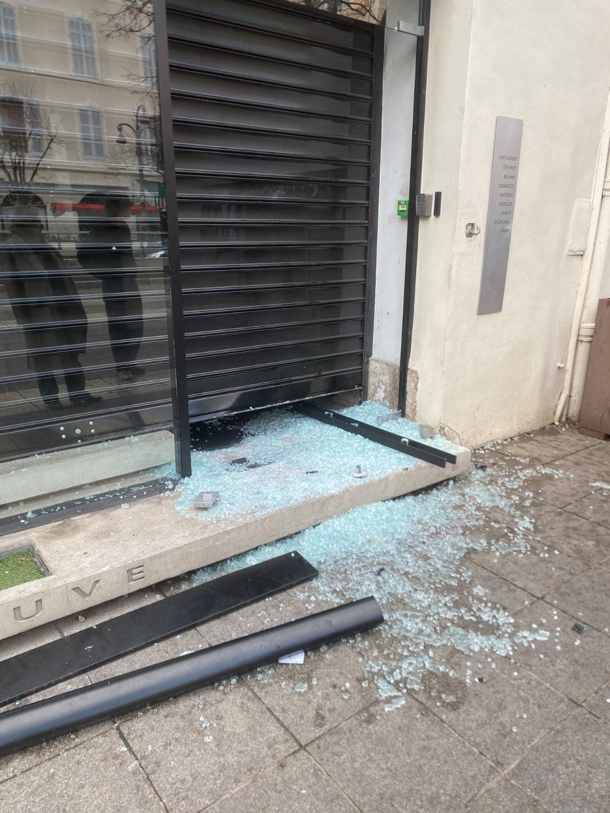 Vitrier urgence Marseille Aix-en-Provence - Remplacement vitre BS PRO 24h/24